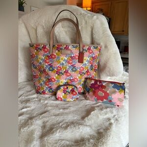 *AUTHENTIC*🌸COACH COATED CANVAS LARGE TOTE🌸